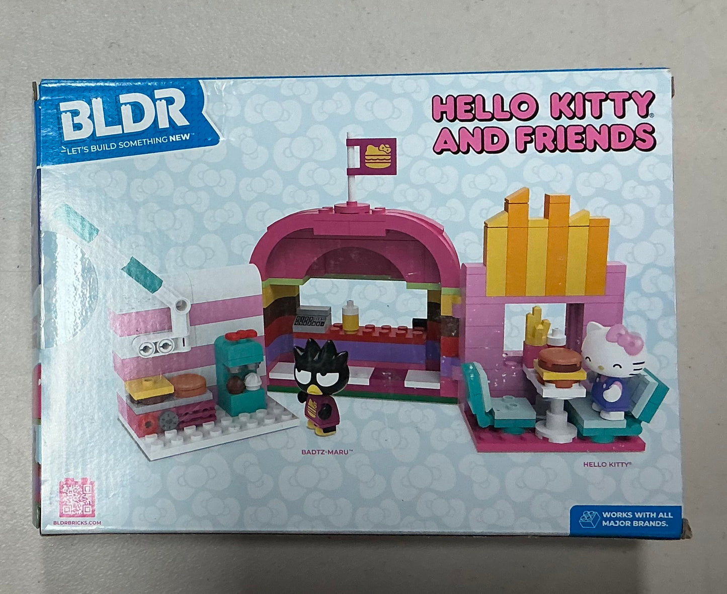 Hello Kitty & Friends Burger Mart with Hello Kitty & Pochacco Building Set