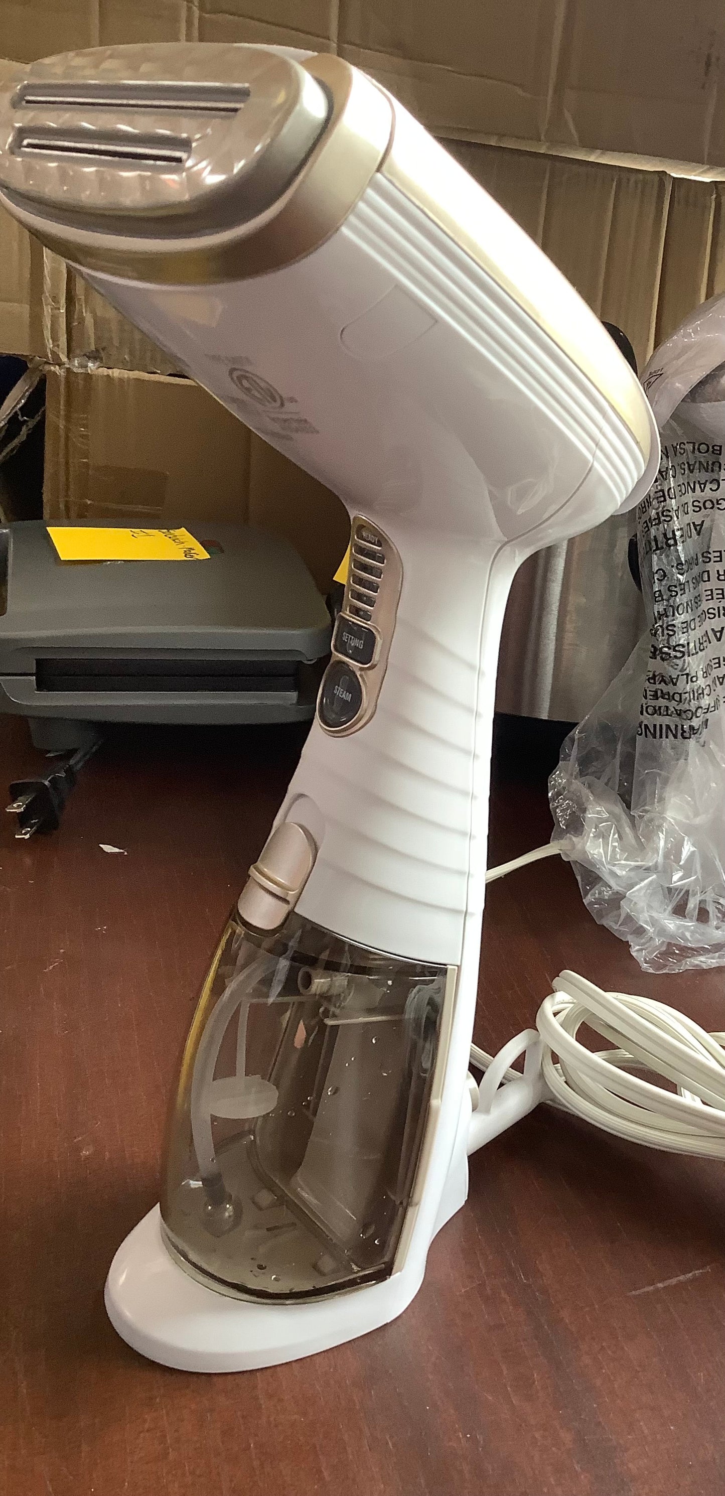THRIFTY 70-Conair Turbo ExtremeSteam Handheld Garment Steamer:
1875W, 20 Min Steam, 6.6oz Tank, Aluminum Sole Plate, 9'
Cord