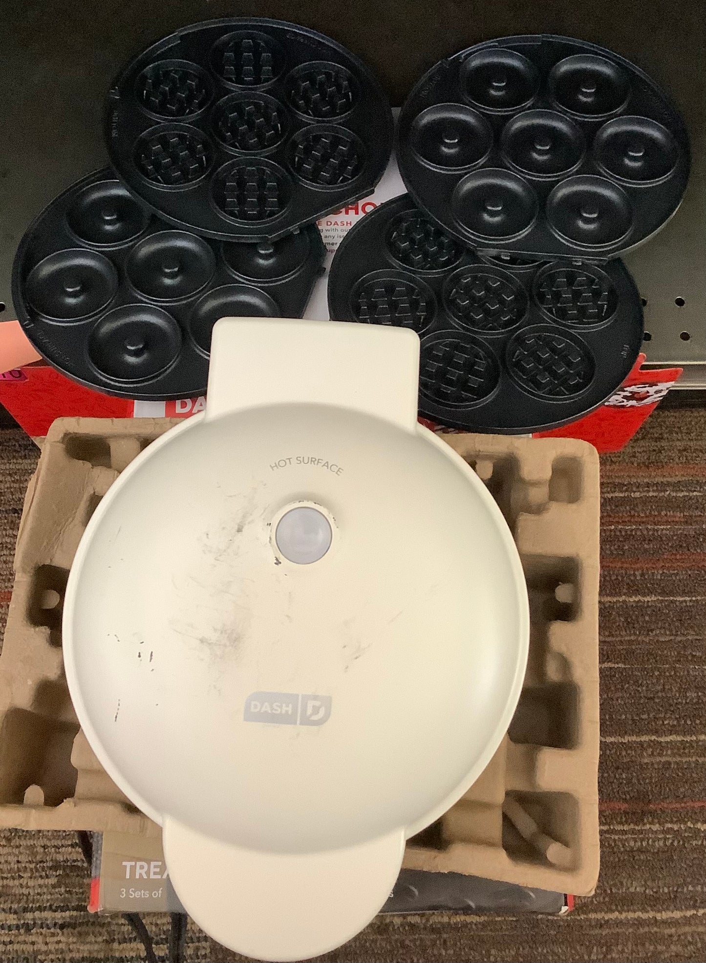 (Clearance )Dash MultiMaker Treat Maker System with Waffle Bite, Mini Donut, & Mini Cupcake Plates Cream: Nonstick, 7 Cavities,
800W