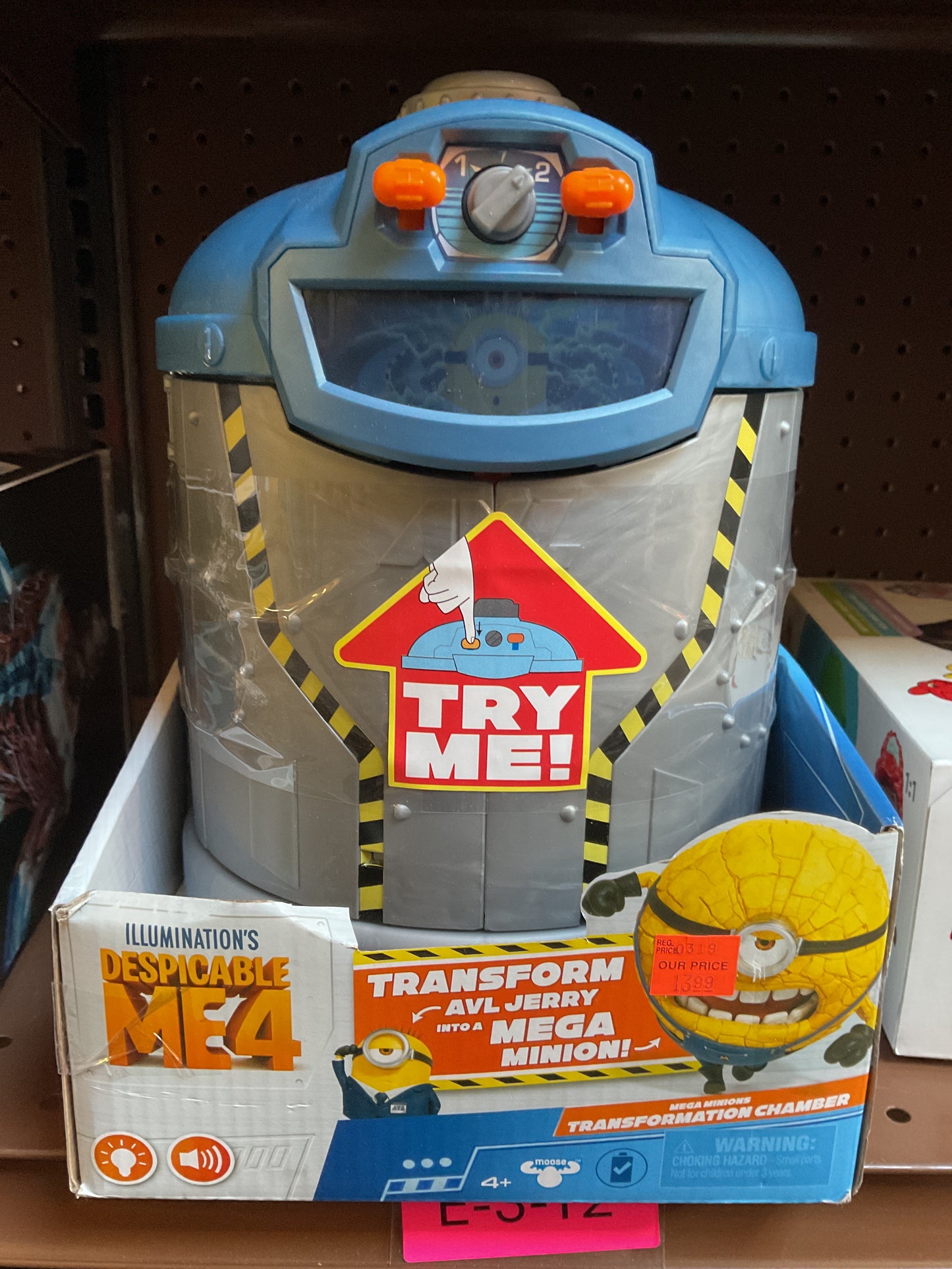 (CLEARANCE) Despicable Me 4 Jerry Transformation Chamber Playset Action Figures