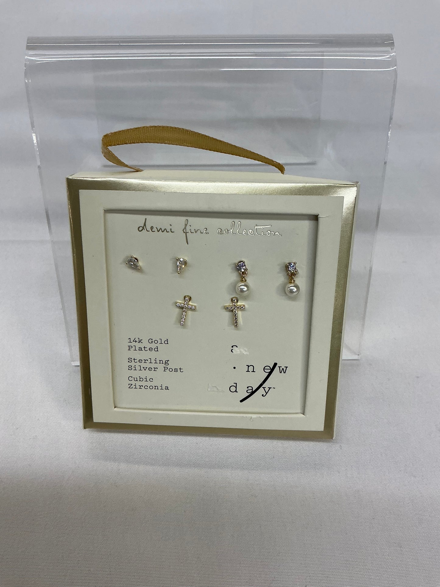 Gold Dainty Fashion Jewelry - Damaged Packaging (see pictures)
