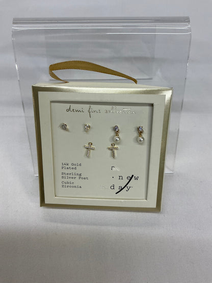 Gold Dainty Fashion Jewelry - Damaged Packaging (see pictures)