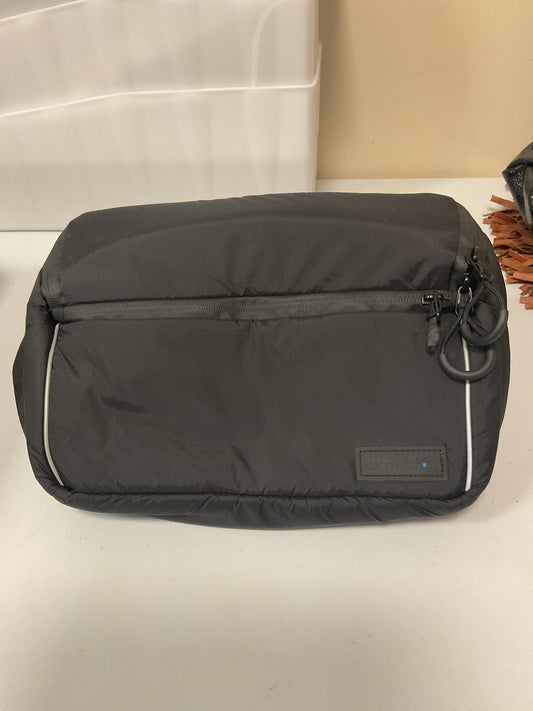 (CLEARANCE) Black Fanny Pack With Side Pockets