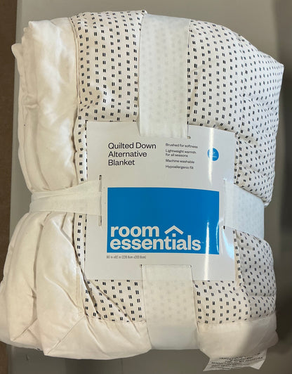 Full/Queen Quilted Down Alternative Bed Blanket - Ivory/Dash - Room Essentials™: Reversible Woven Shapes, 180 Thread Count - Some Dust From Shipping (see pictures)
