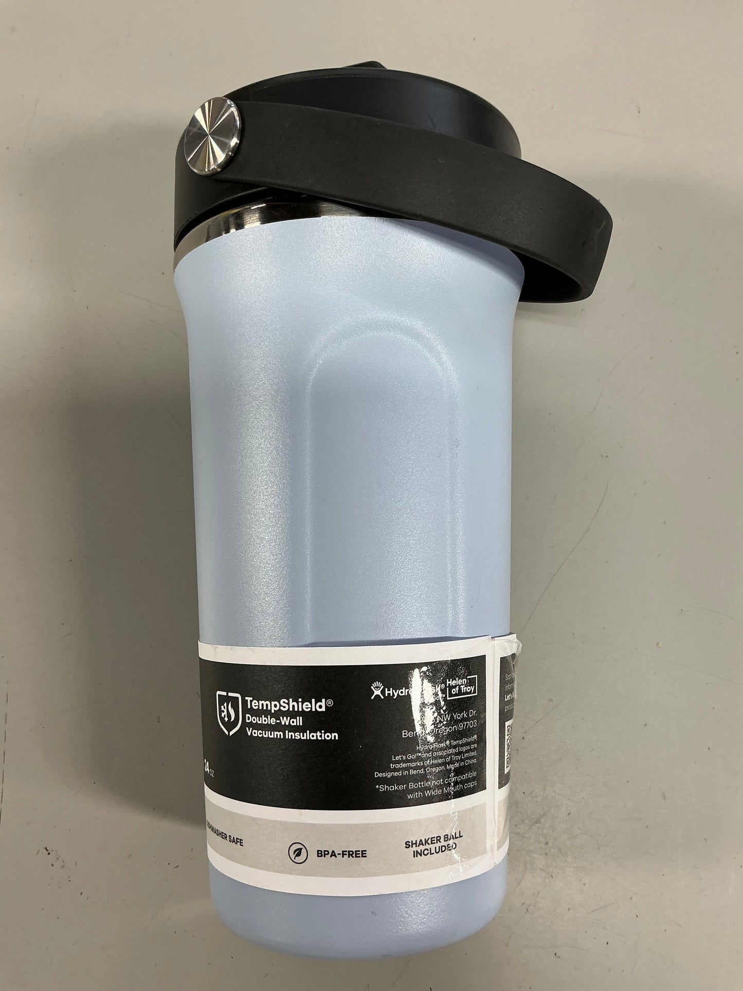 Hydro Flask - 24 Ounce Shaker Bottle in Surf - Minor Cosmetic Damage - May Be Missing Packaging (see pictures)
