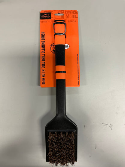 Traeger - BBQ Hot n Cold Bristle Cleaning Brush for Grill