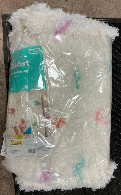 4'x5'6" Cupcake Kids' Rug - Out of Package - Minor Cosmetic Damage (see pictures)