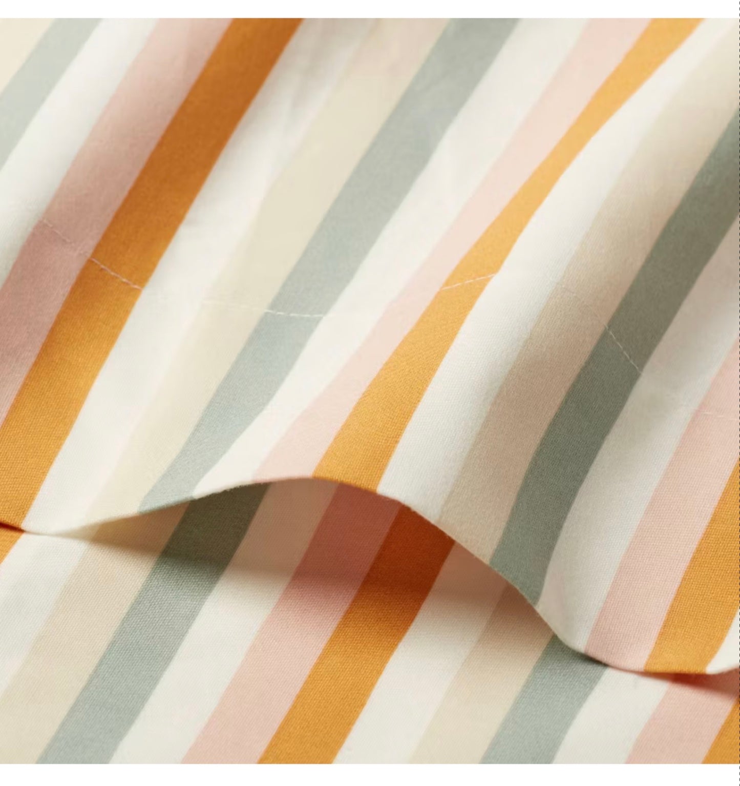 TWIN Sheet Sets (1 Pillowcase, 1 Flat Sheet, 1 Fitted Sheet) - External storage case shows minor dirt from handling (see pictures) - Some may be Missing packaging