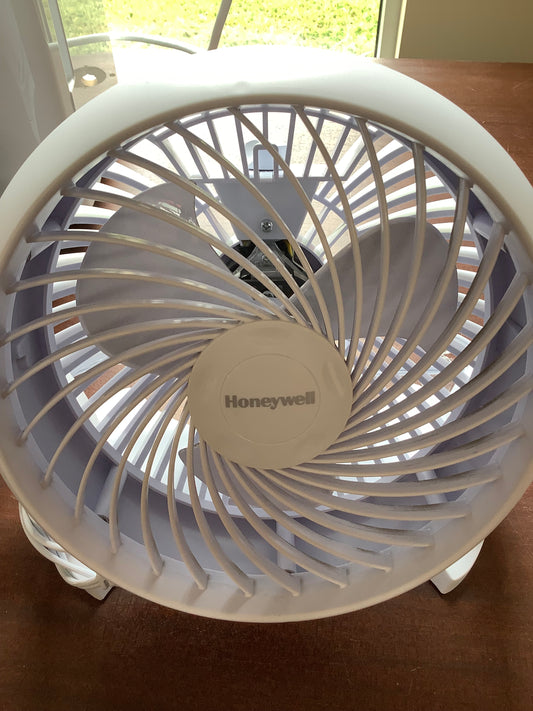 THRIFTY 70-Honeywell TurboForce Table Air Circulator Fan White HT904:
Portable Desk Fan, Quiet Operation, Adjustable Tilt, 3 Speeds