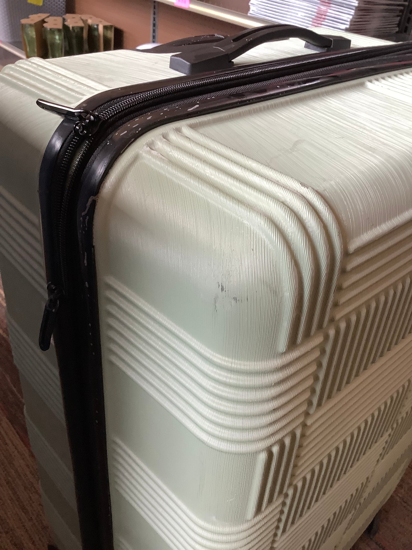 American Tourister NXT Hardside Large Checked Spinner Suitcase