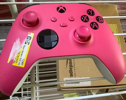 Microsoft - Xbox Wireless
Controller for Xbox Series X, Xbox Series S, Xbox One, PCs, and Cloud-Enabled Devices - Deep Pink