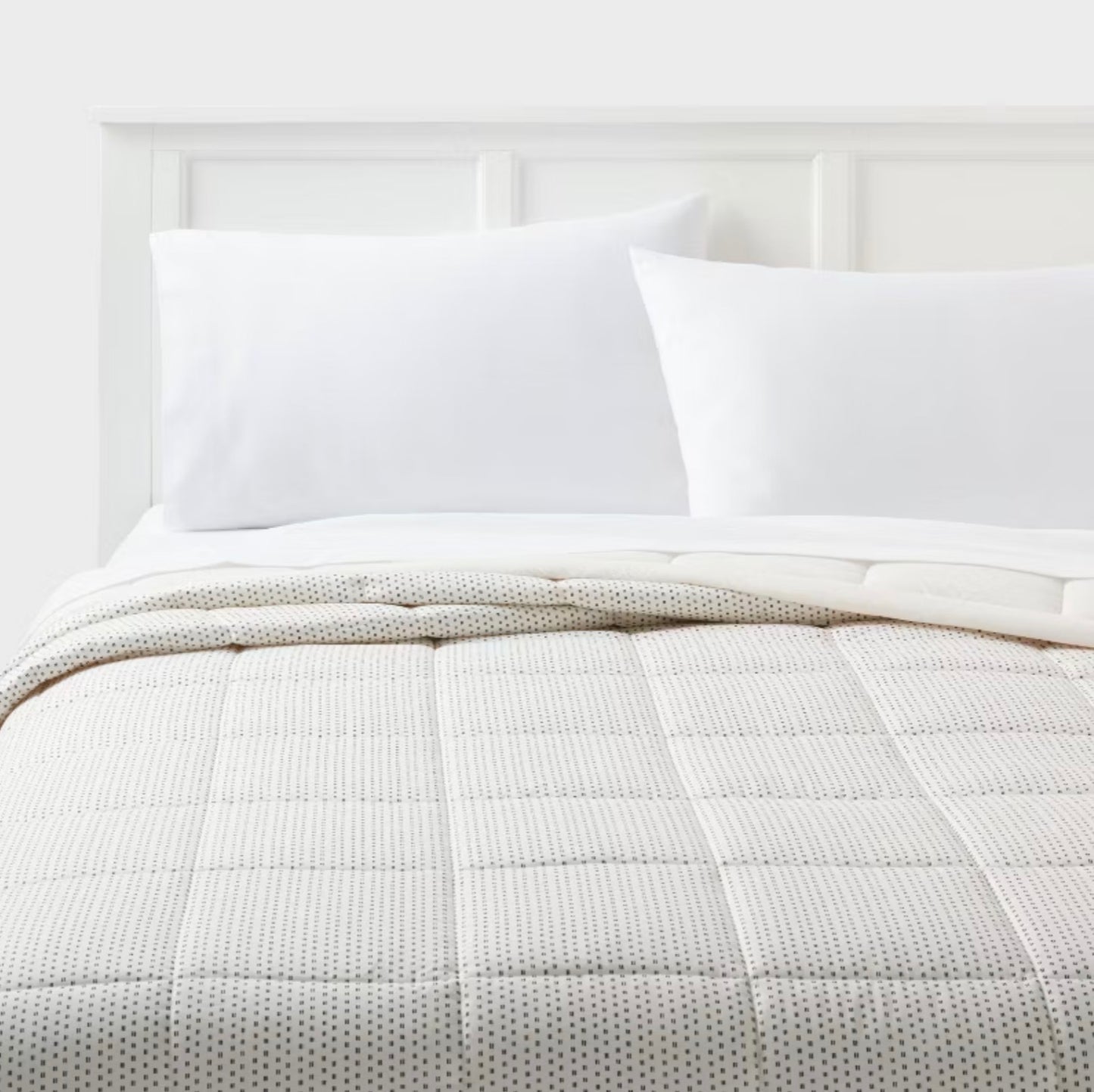 Full/Queen Quilted Down Alternative Bed Blanket - Ivory/Dash - Room Essentials™: Reversible Woven Shapes, 180 Thread Count - Some Dust From Shipping (see pictures)