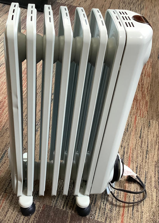 DeLonghi Radiator Heater: Oil Filled, Electric Space Heater, Indoor Use, Programmable Timer, 3 Settings, 1500W, ETL
Listed