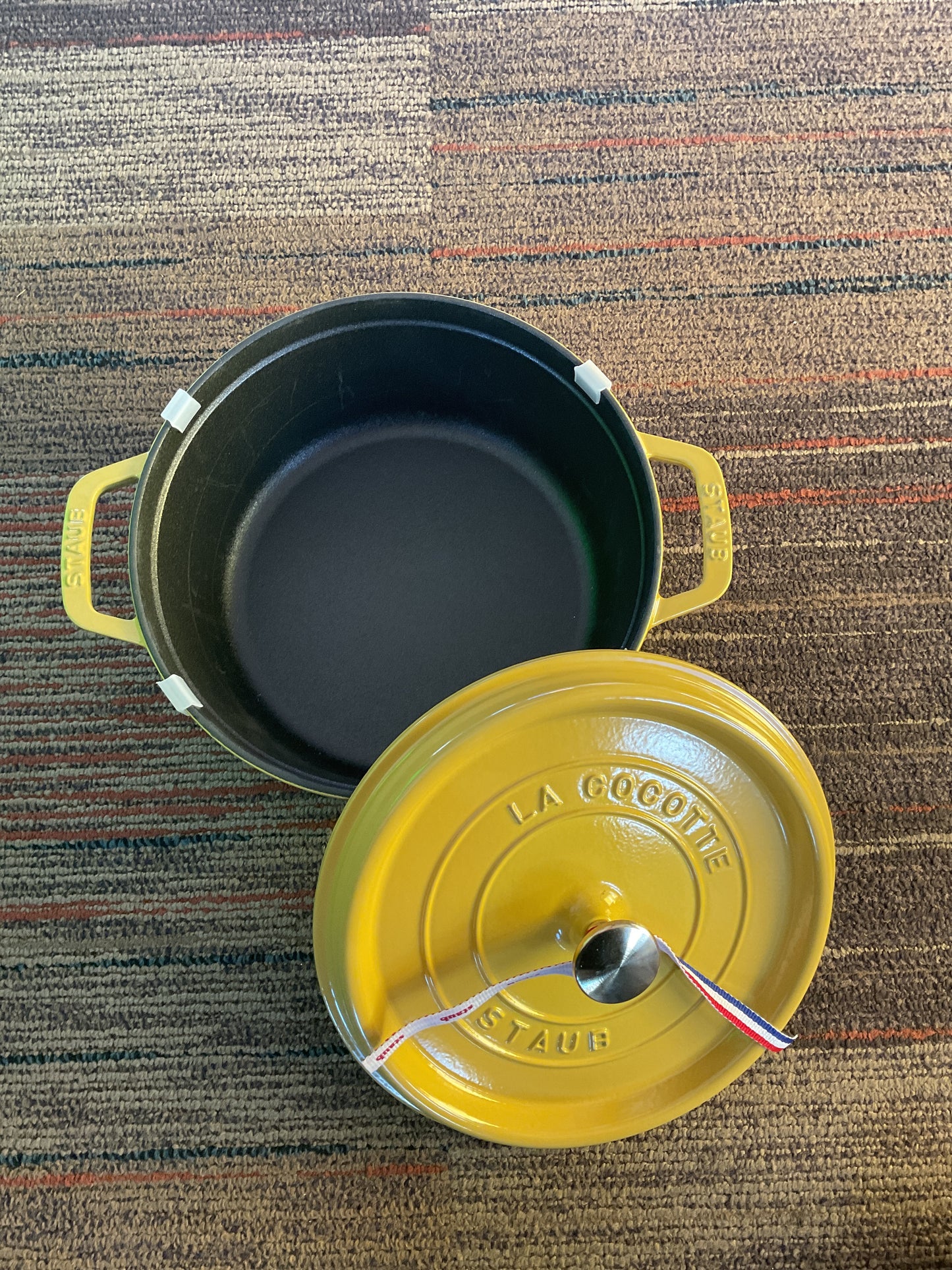 Staub Cast Iron 4-qt Round Dutch Oven - Citron