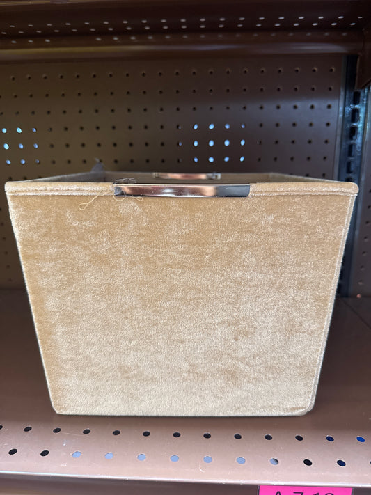 Velvet and poplin basket
