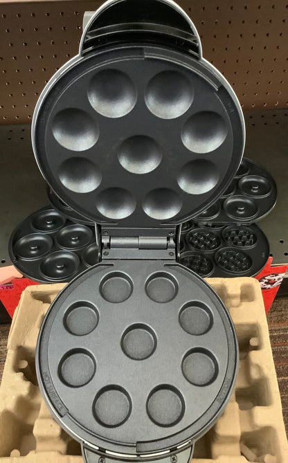 (Clearance )Dash MultiMaker Treat Maker System with Waffle Bite, Mini Donut, & Mini Cupcake Plates Cream: Nonstick, 7 Cavities,
800W