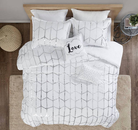 Intelligent Design Raina metallic printed comforter set in white and silver king/cal