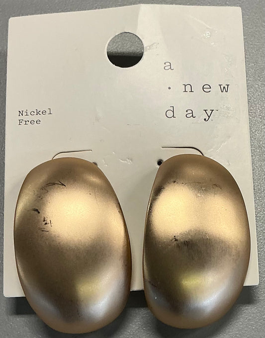 Matte gold-tone chunky stud earrings-As Is