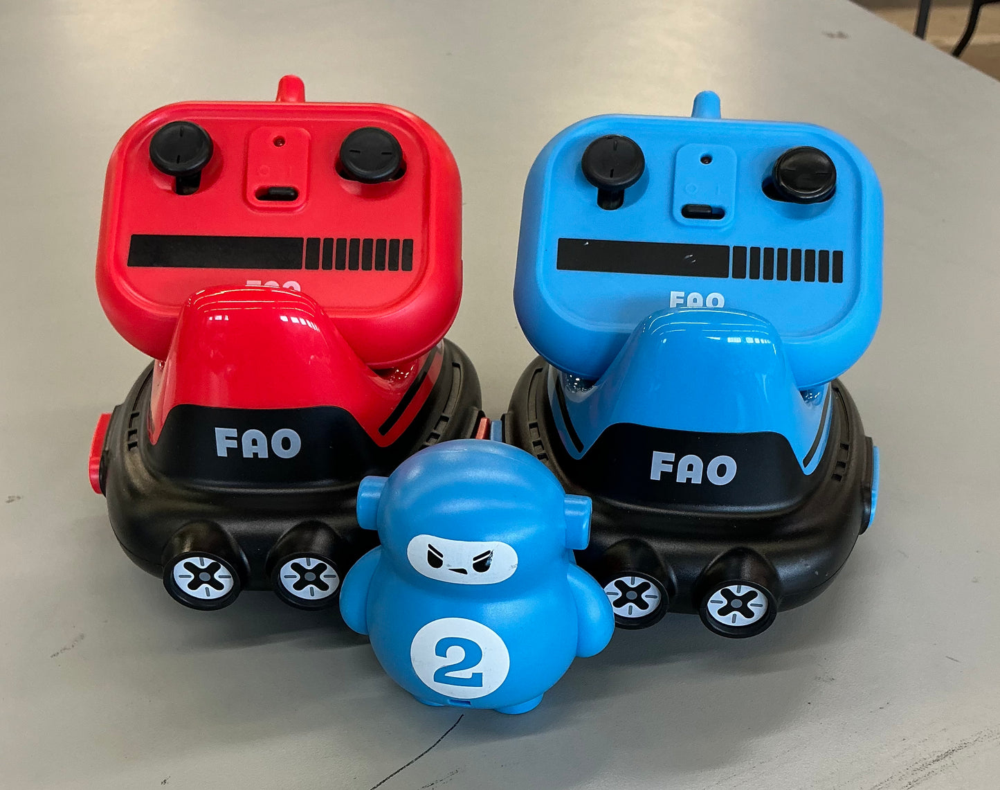 FAO Schwarz bot bumper cars remote control set - As-is missing red guy