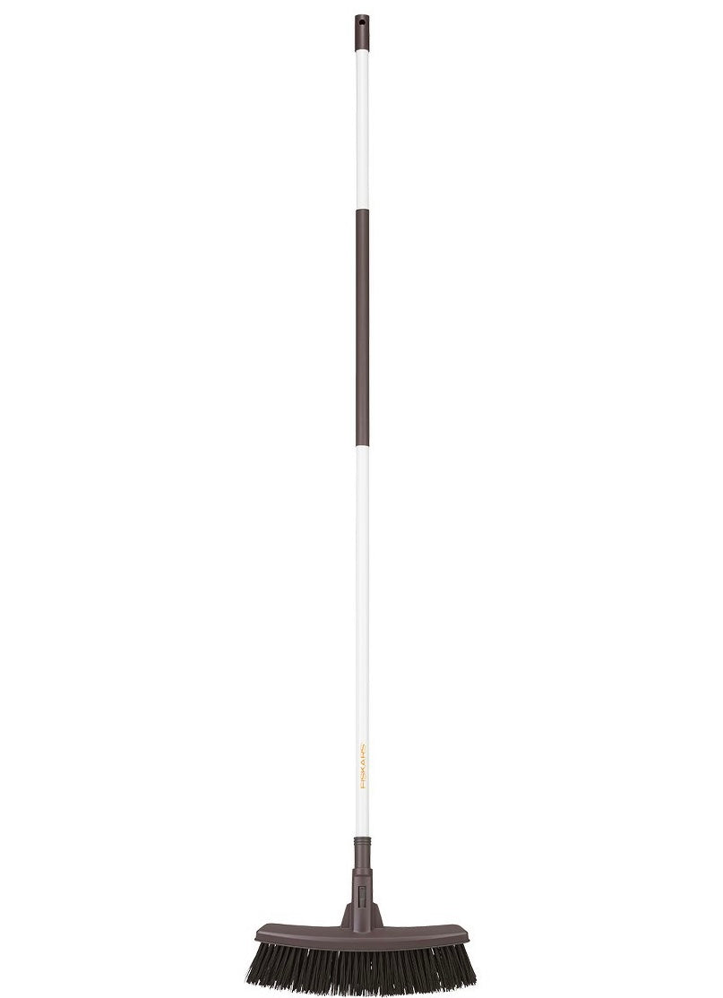 Fiskars lightweight outdoor broom metal - PICK UP ONLY