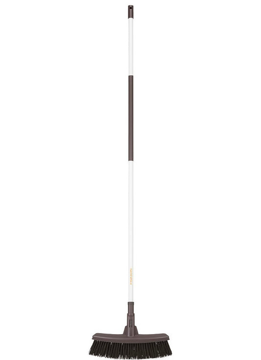 Fiskars lightweight outdoor broom metal - PICK UP ONLY