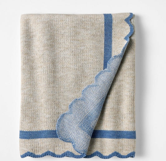 Scalloped edge throw blue - 50x60”