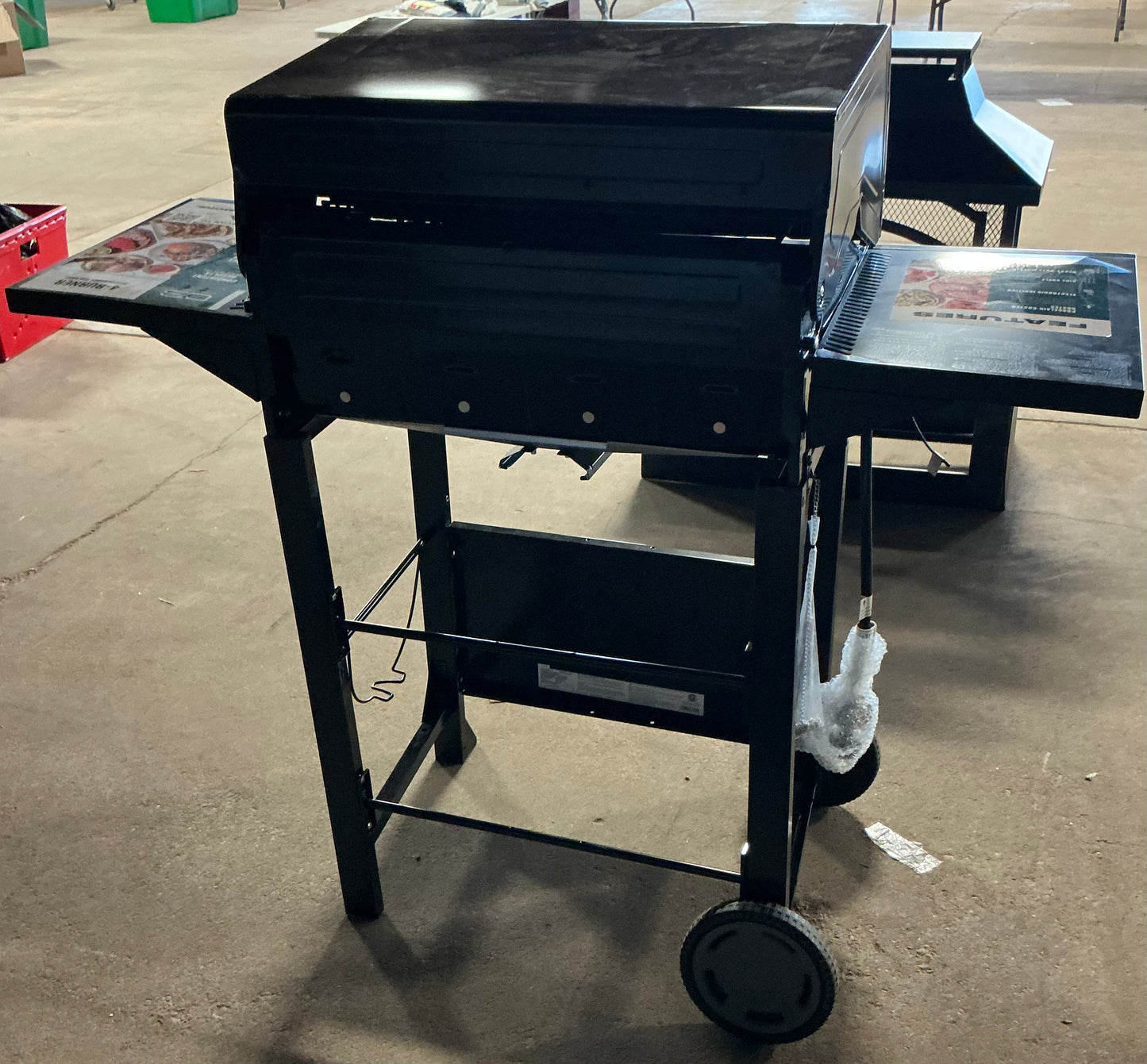 Charbroil 4 burner 25000 BTU gas grill 463351125 - AS IS - COSMETIC FLAWS - PICK UP ONLY