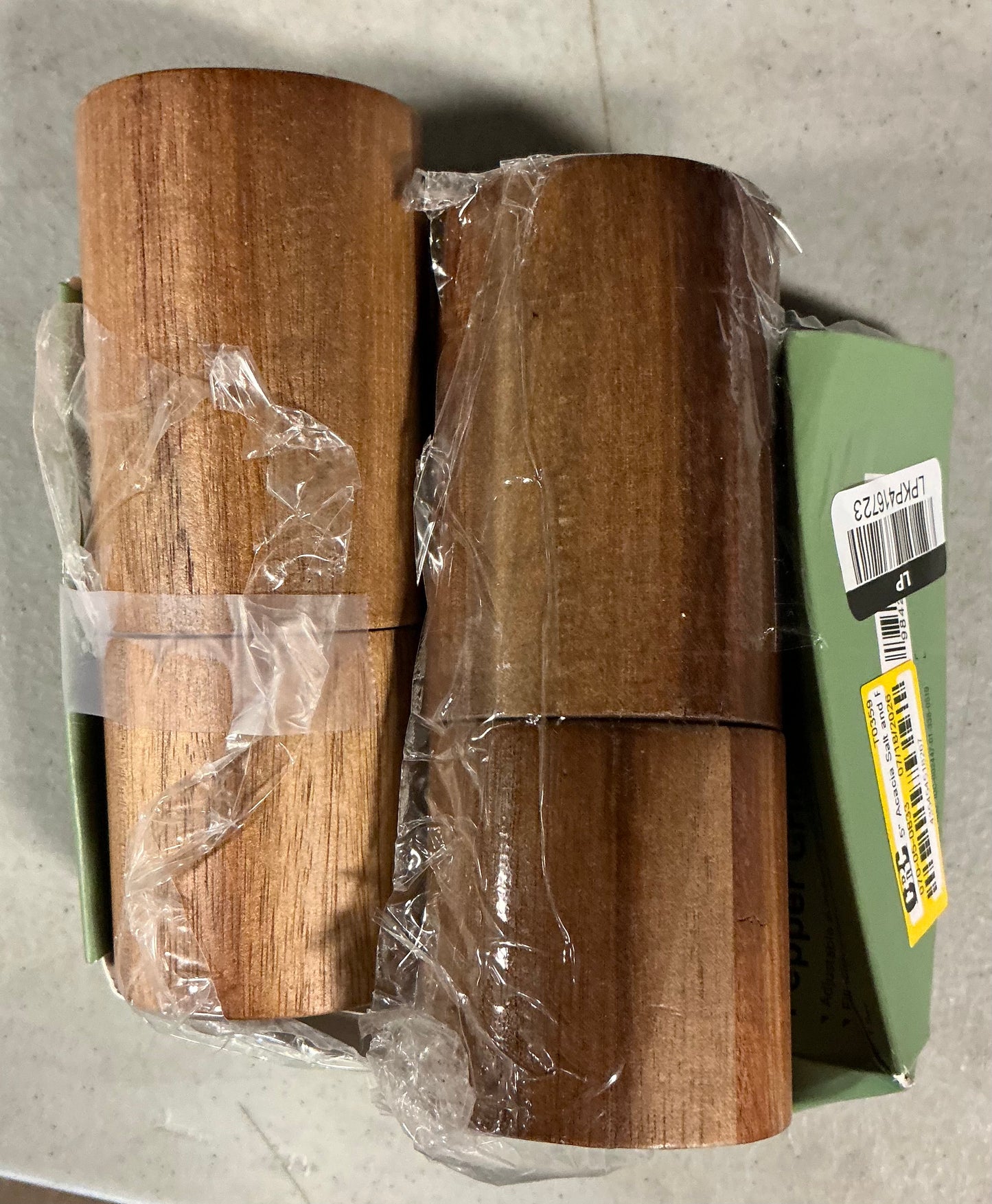 Figmint salt and pepper grinder set natural wood - OPEN PACKAGE