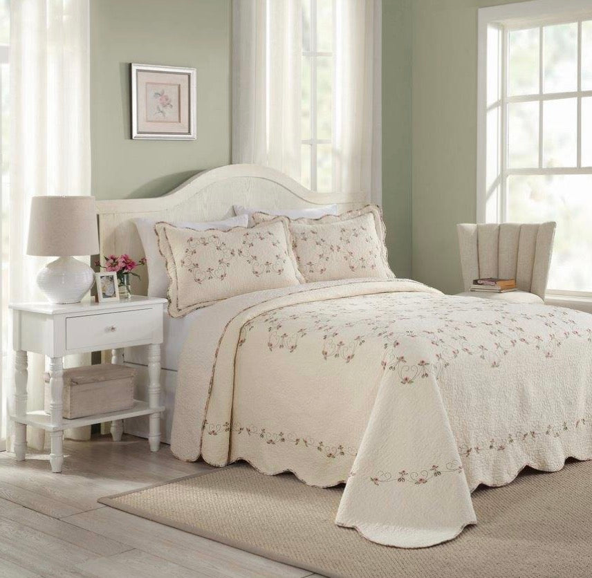 Modern Heirloom Felisa Bedspread Only Queen 102”x118”-Cream/Floral