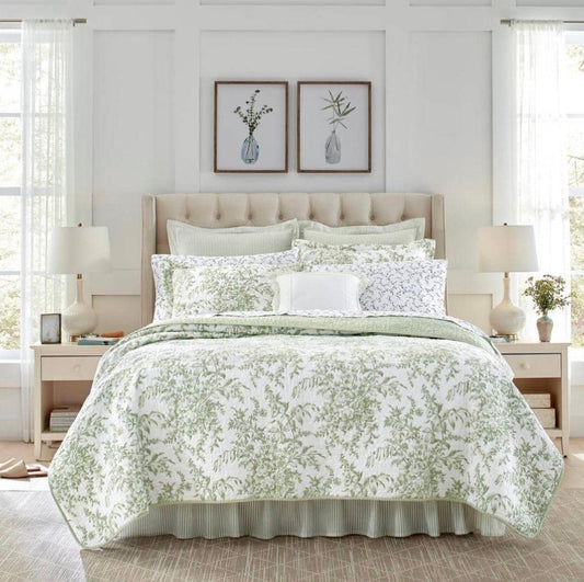 Laura Ashley Bedford Quilt Set king 3-pcs
Included: 1 Quilt(s), 2 Standard Sham(s)