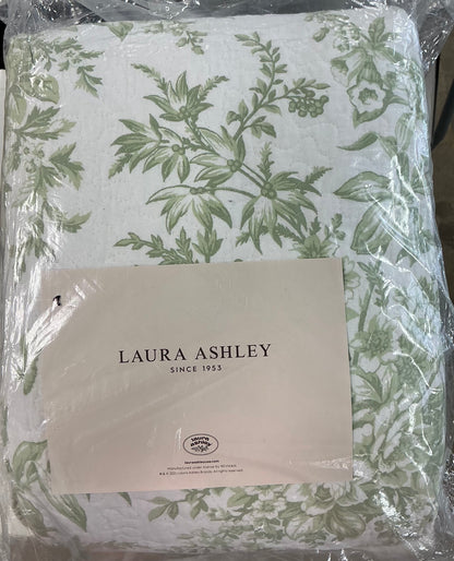 Laura Ashley Bedford Quilt Set king 3-pcs
Included: 1 Quilt(s), 2 Standard Sham(s)