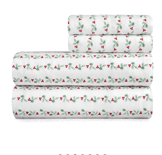 4-piece flannel sheet set in a white holiday holly pattern Full