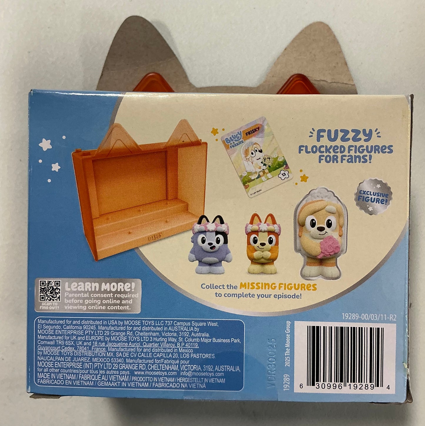 Bluey fuzzies episode pack the sign display case and figures
