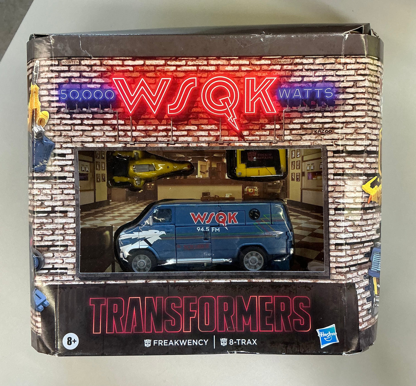 Transformers collaborative Stranger Things freak Wendy and 8-trax action figures - DAMAGED PACKAGE - PRODUCT IS NEW
