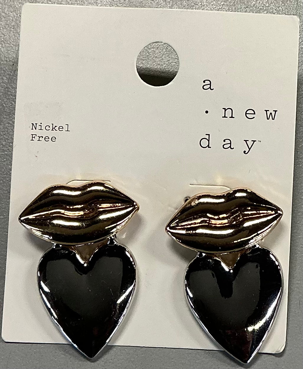 Lip and heart dangle earrings featuring a nickel-free design(clearance)