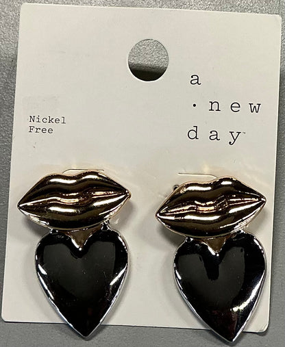Lip and heart dangle earrings featuring a nickel-free design(clearance)