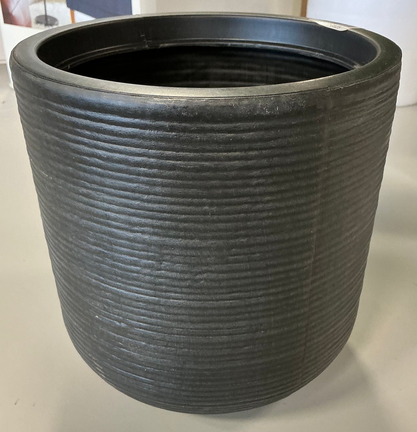 Fluted outdoor 8” planter - Black - SOME MINOR COSMETIC FLAWS