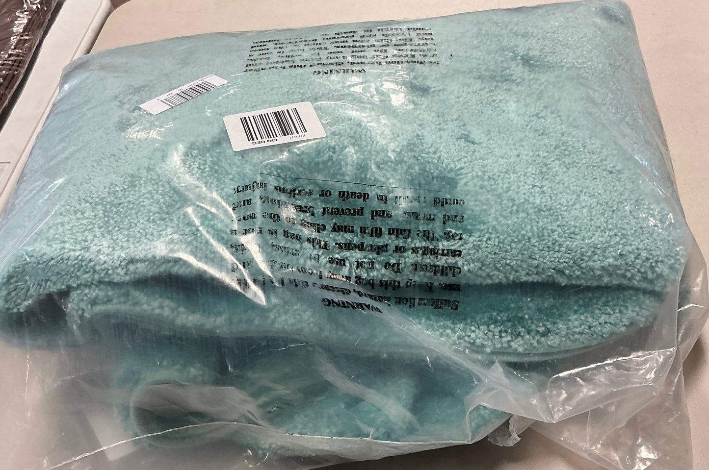Traditional 5-Pieces Bath Rug Set-sea foam-(17-inch x 24-inch bath rug, 21-inch x 34-inch bath rug, 21-inch x 24-inch toilet contour, 22-inch x 60-inch bath runner rug, and a 17-inch x 14-inch universal toilet lid cover)