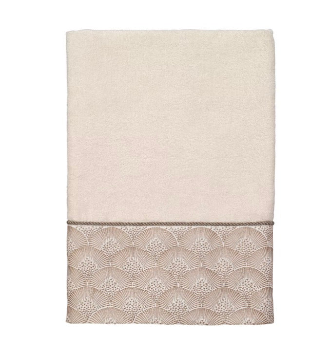 Avanti Deco Shell Ivory Embellished Bordered 3 Pieces Bath Towel Set-Included(1 Bath Towel and 2 Hand Towels)-Ivory