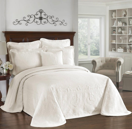 Historic Charleston Collection King Charles Matelasse Bedspread in ivory