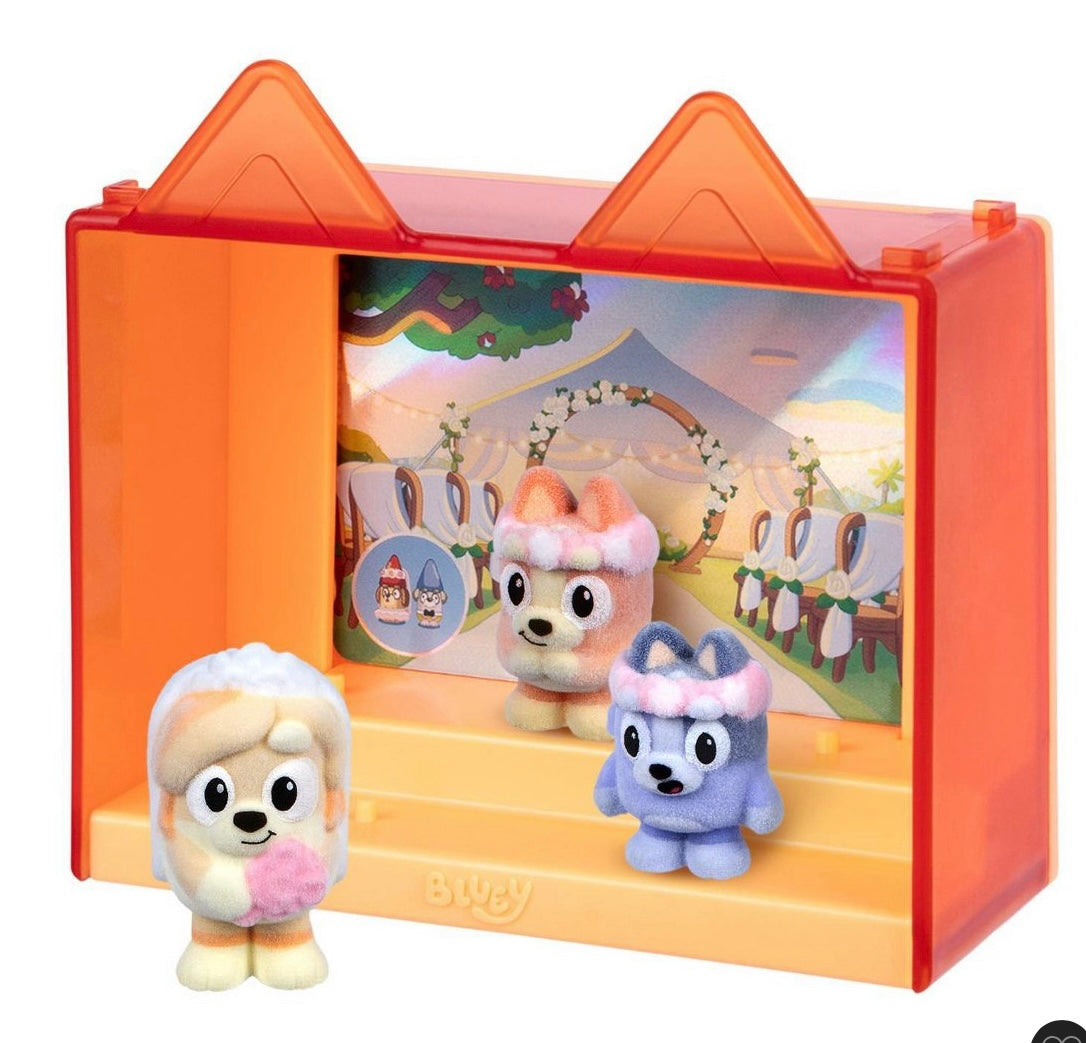 Bluey fuzzies episode pack the sign display case and figures