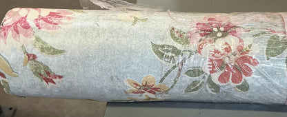 Vintage Floral 27” L x 27” W wallpaper roll(clearance)
