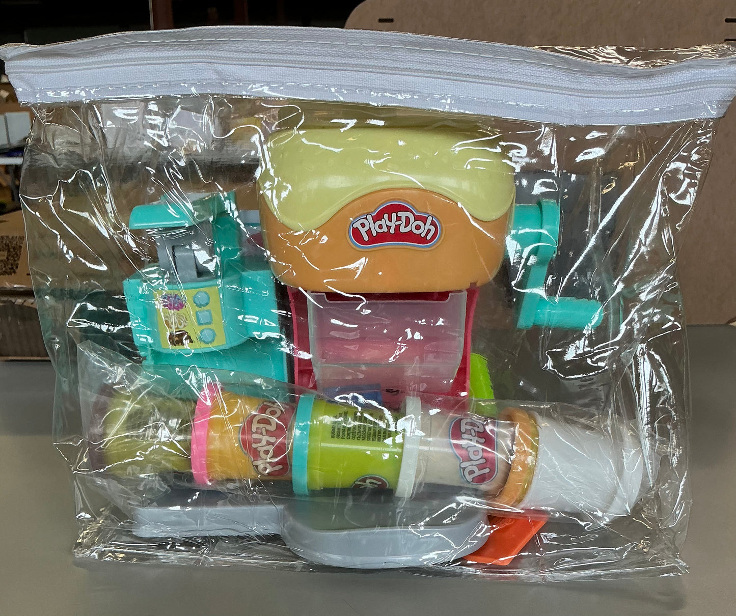 Play-doh donut bakery Playset - OUT OF PACKAGE