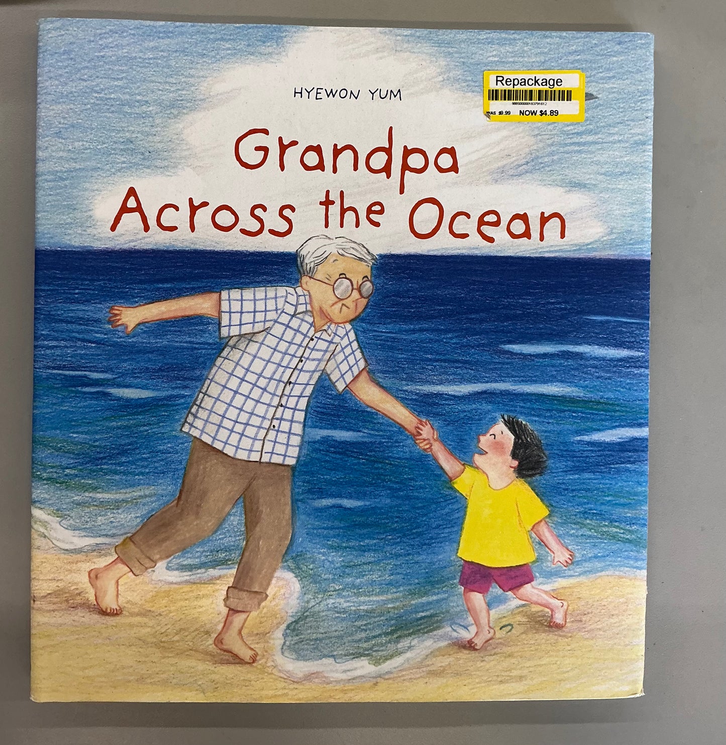 Grandpa Across the Ocean, written and illustrated by Hyewon Yum (hardcover)