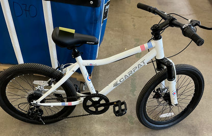 20” kids’ mountain bike 7 speed, front suspension disc/v-brake, steel frame - white - AS IS - MISSING BOLT ON FRONT TIRE AND BACK BREAK PAD - PICK UP ONLY
