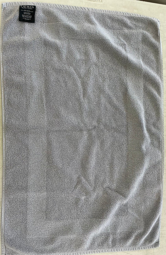 Grey Lauren Ralph Lauren 100% cotton bath mat.