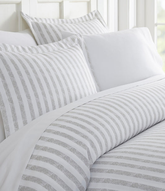 White and gray striped, 3-piece patterned duvet cover set size king/cal