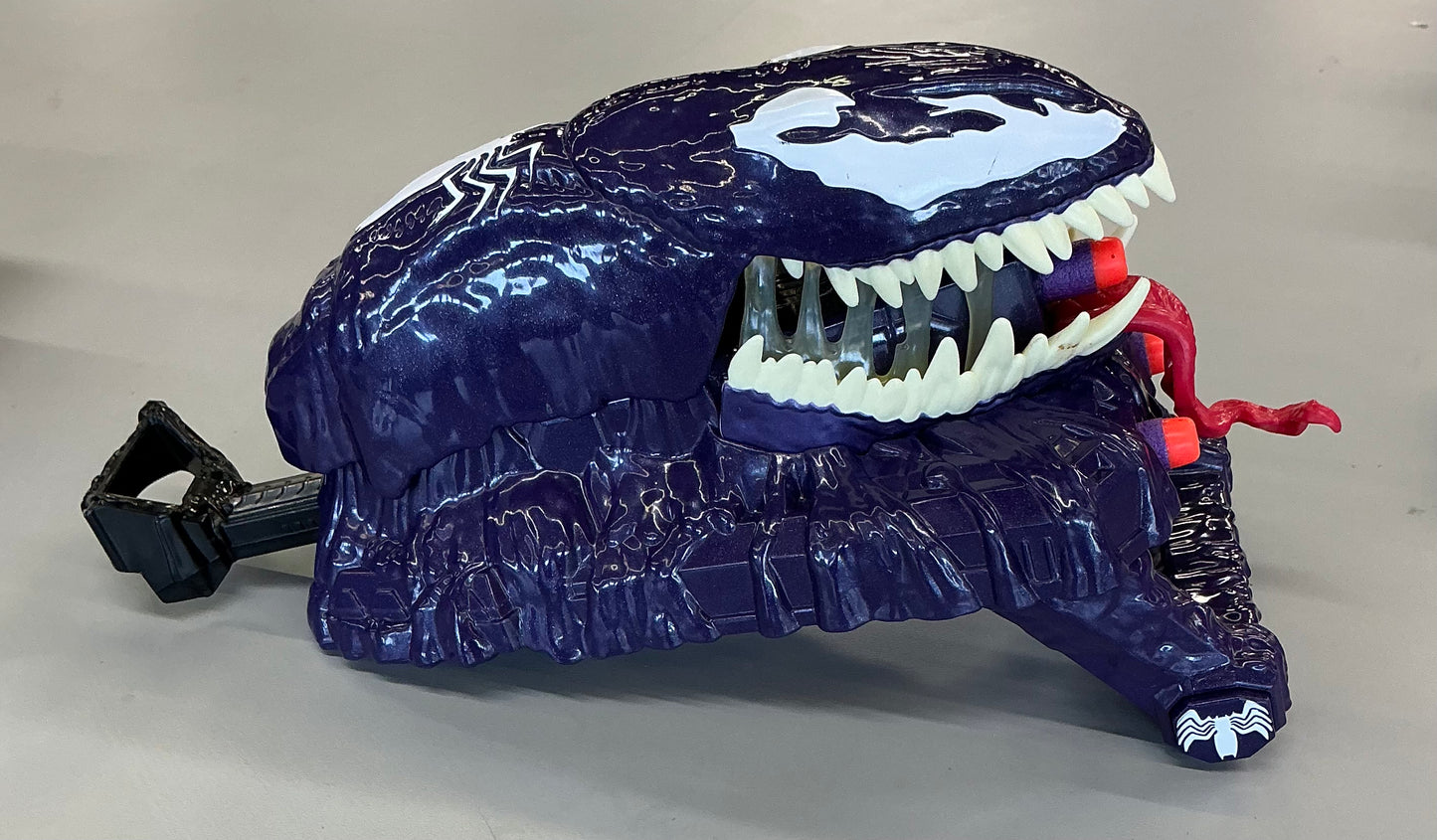 Marvel Spider-man Venom vs Marvel’s Venom strike blaster - OUT OF BOX