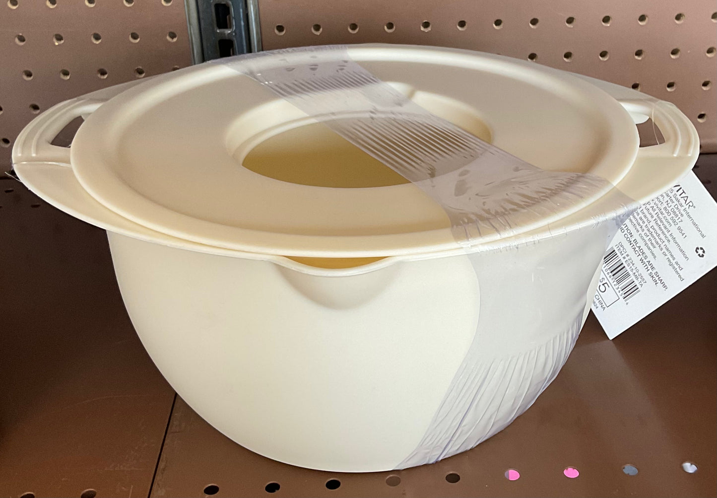 (CLEARANCE). Mixing Bowl with Food Shredder
