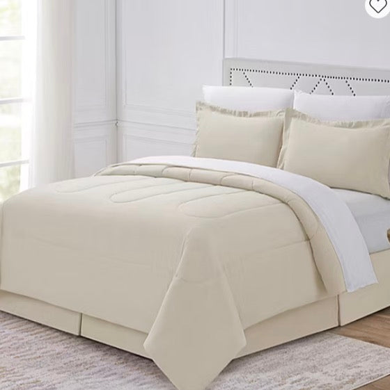 Swift Home Home Essentials Midweight Down King set 8pc - one comforter (102"x86"), two king shams (20"x36"+2" flange), one bed skirt (78"x80"+14"drop), one white fitted sheet (78"x80"), one white flat sheet
(102"x105") and two white pillowcases (20"x40").